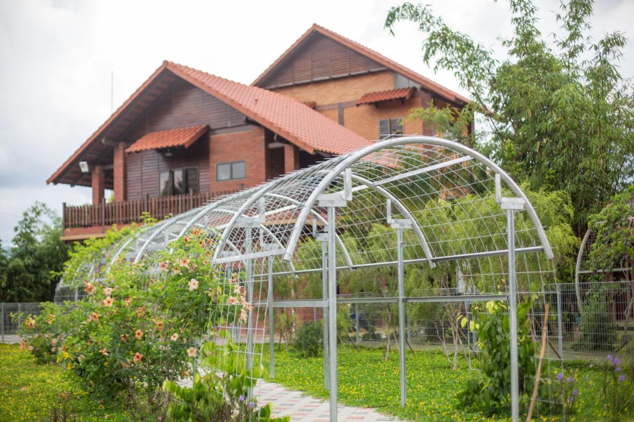 Red House The Garden Stay In Bukit Tinggi By Play Bentong Kültér fotó