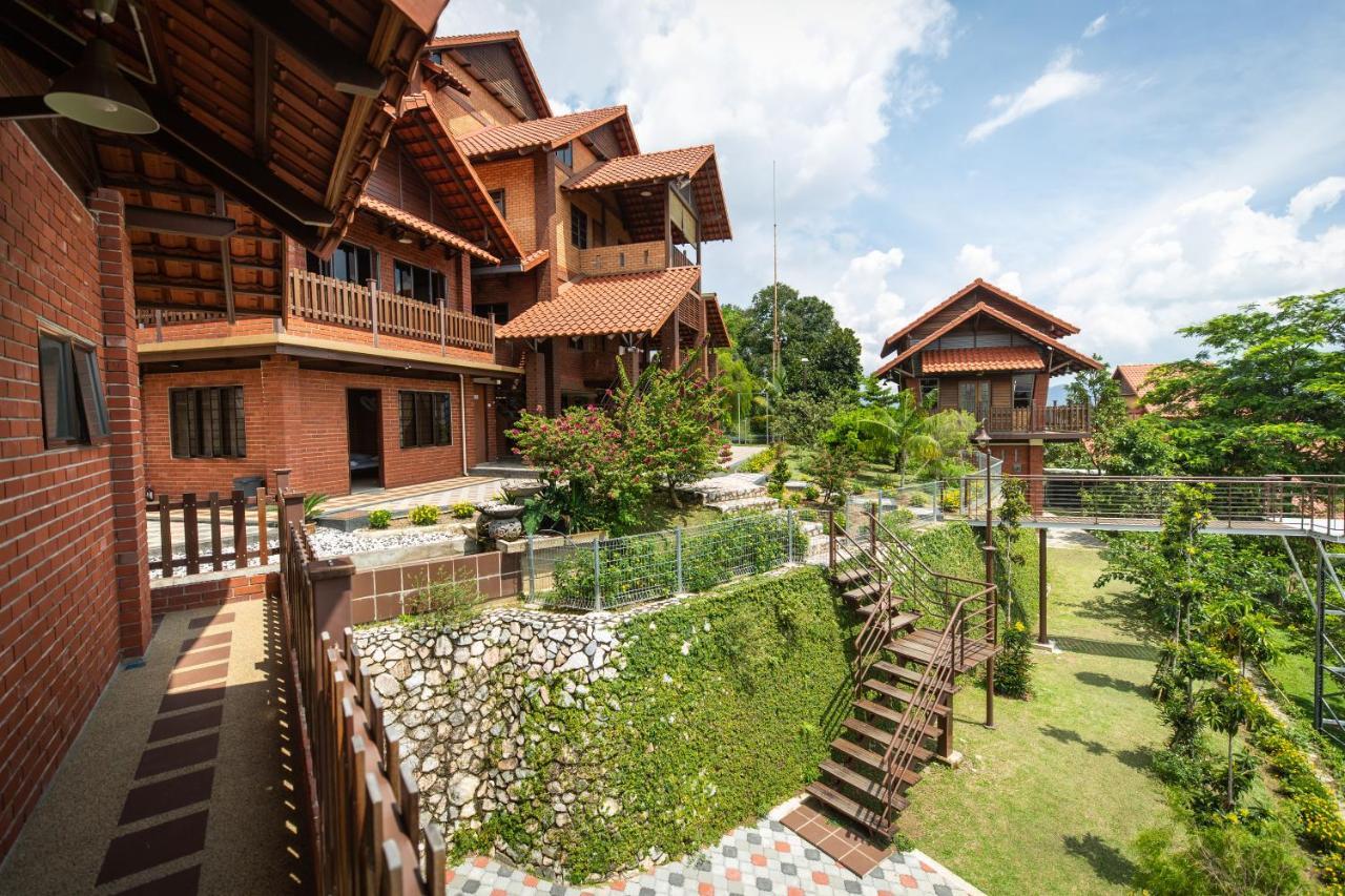 Red House The Garden Stay In Bukit Tinggi By Play Bentong Kültér fotó