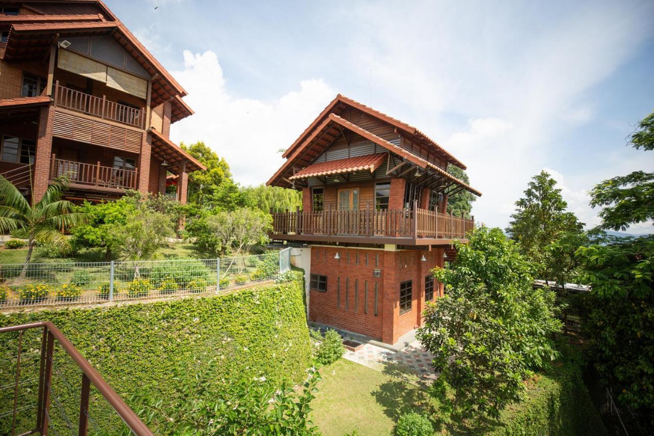Red House The Garden Stay In Bukit Tinggi By Play Bentong Kültér fotó